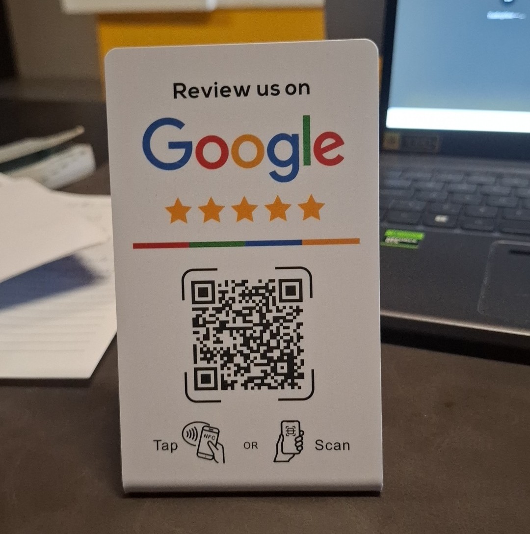 Google recenzní kartička RecenzePro s QR kódem a NFC